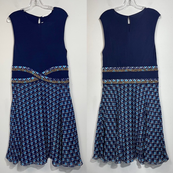 Diane Von Furstenberg Rosalie Mixed Media Silk Fit & Flare
Midi Dress Size 10 - Picture 5 of 16